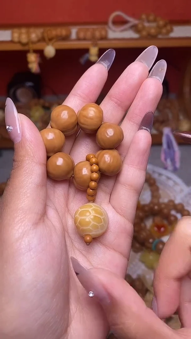 吊坠文玩核桃全品无暇屁桃➕小富甲手捻