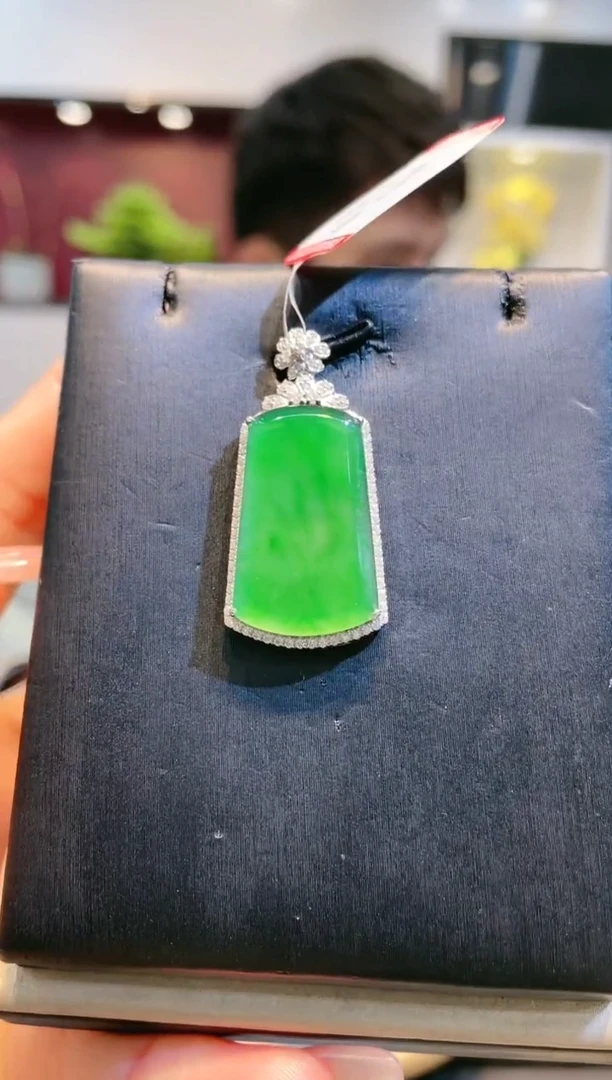 【闪购商品】翡翠颈饰18K金镶嵌A32天然A货翡翠吊坠