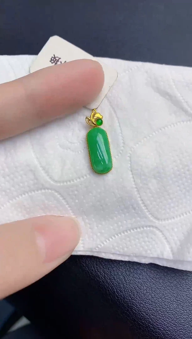 颈饰18K金镶嵌翡翠天然翡翠缅甸A货