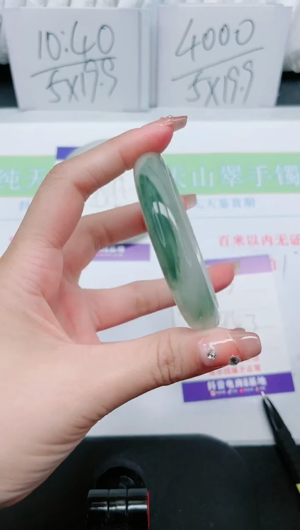 【闪购商品】石英质玉手镯未镶嵌43