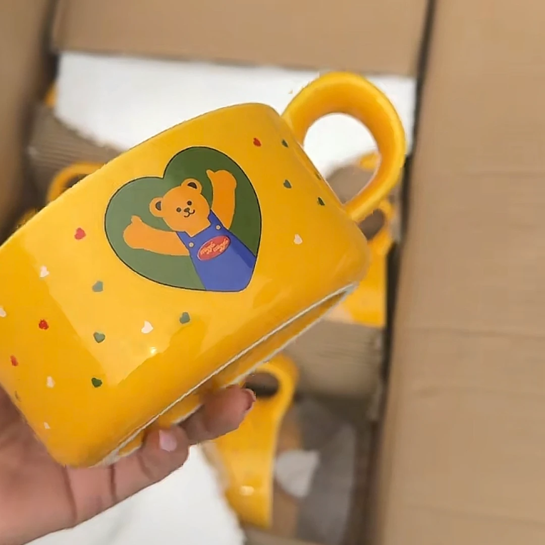 现！黄小熊陶瓷碗早餐碗直径12高6CM