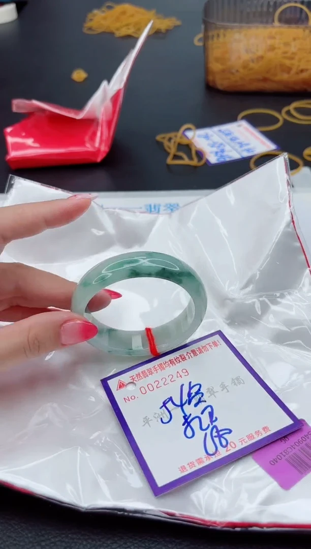 翡翠手镯未镶嵌1