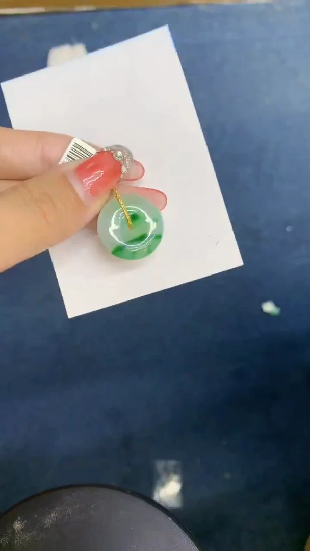 颈饰18K金镶嵌翡翠1