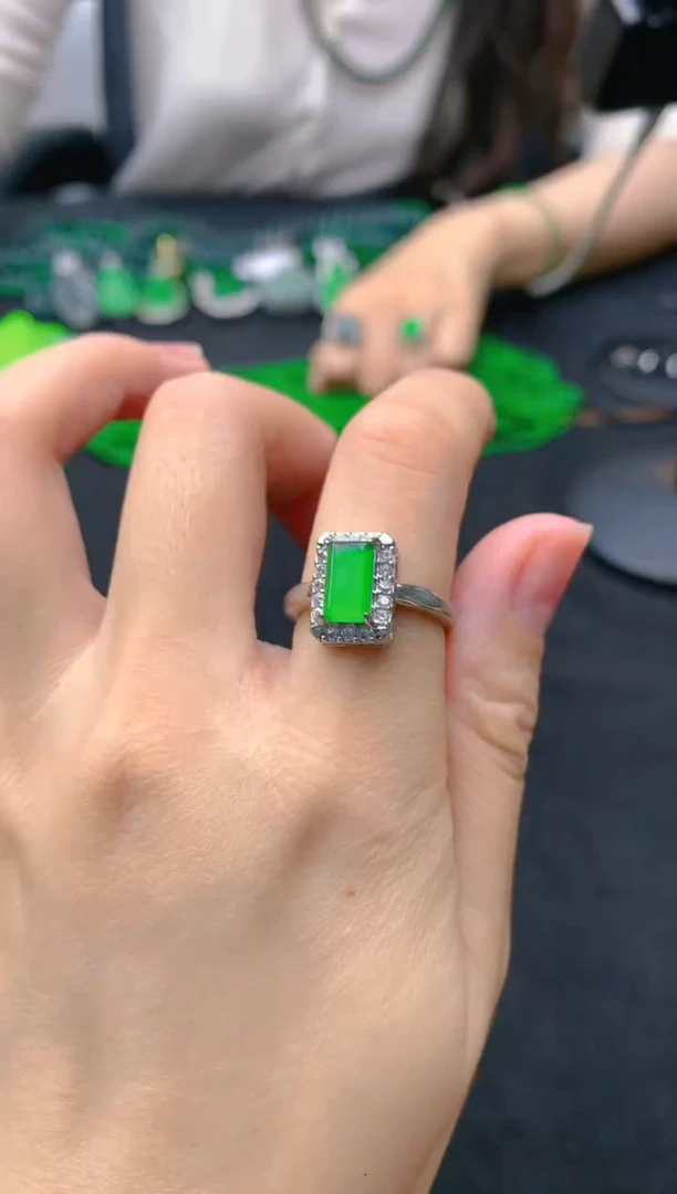 翡翠未镶嵌颈饰天然A货翡翠