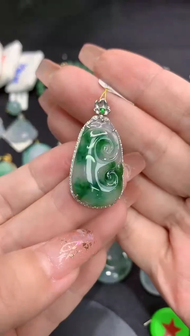 吊坠(不含链)18K金镶嵌翡翠1