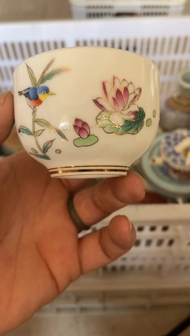 摄影的产品有使用过的痕迹有点脏介意勿拍