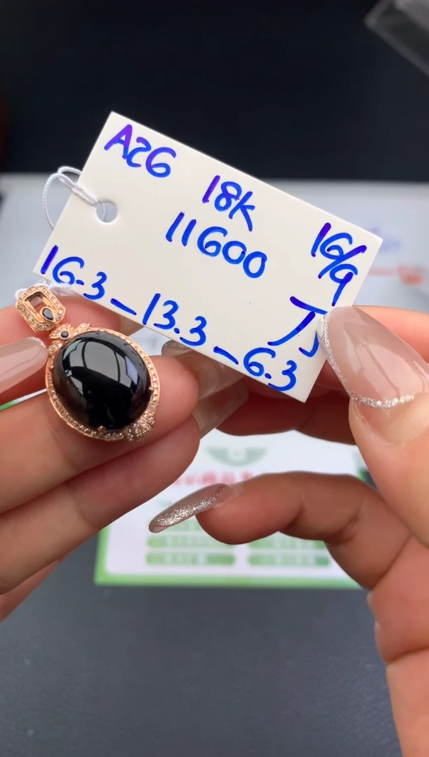 颈饰18K金镶嵌翡翠挂件