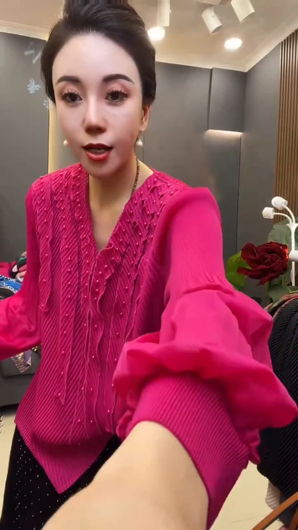聚酯纤维（涤纶）火龙果色衫
