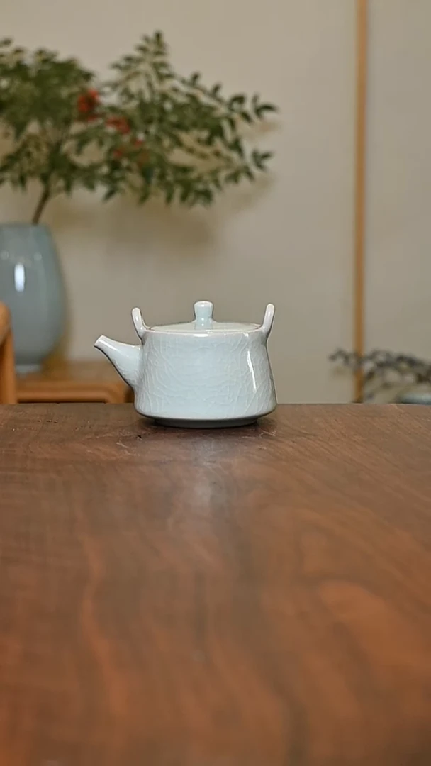 提梁井栏壶 粉青釉 微瑕 朱家汝窑款