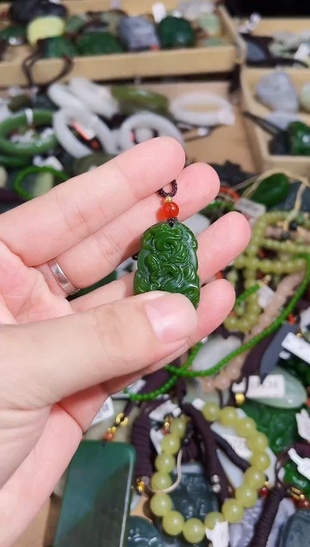 颈饰未镶嵌和田玉1