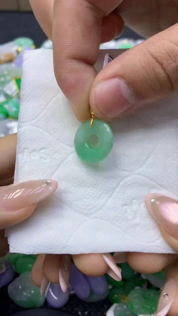 颈饰未镶嵌翡翠天然缅甸翡翠A货