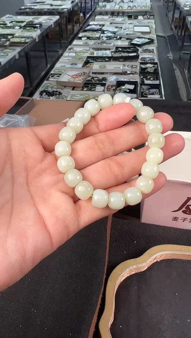 未镶嵌手链和田玉多样性发1