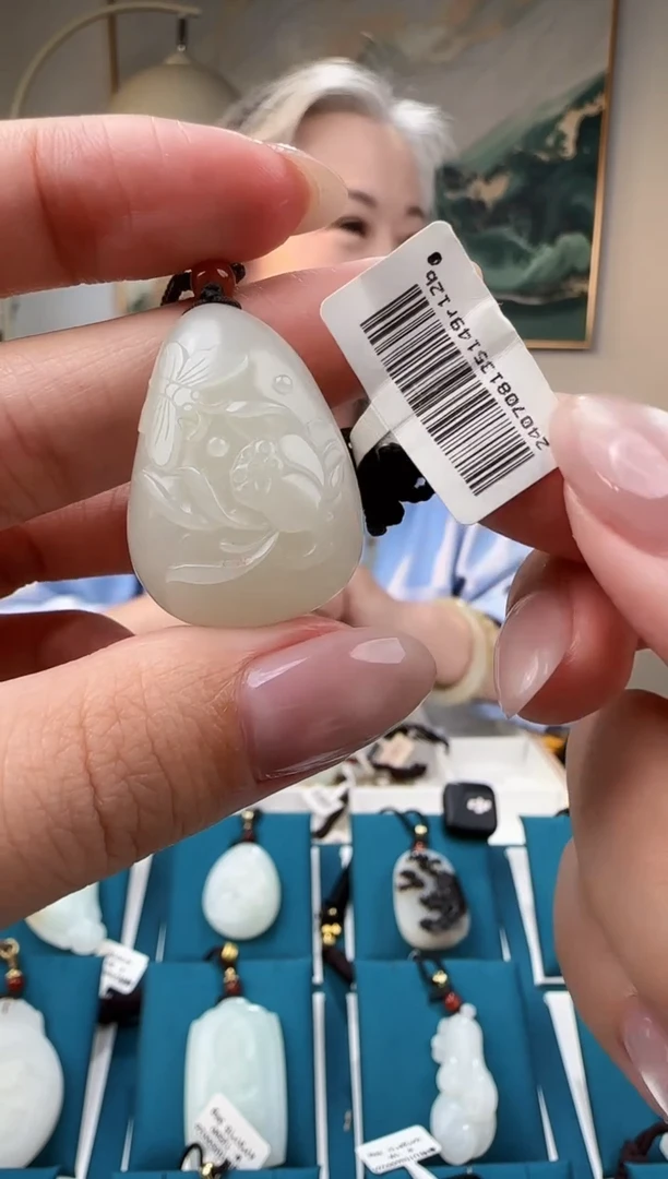 颈饰未镶嵌和田玉吊坠  SY