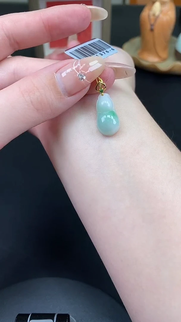 吊坠(不含链)18K金镶嵌翡翠葫芦18K金扣镶嵌@@CMT