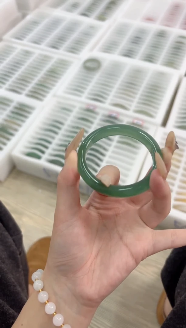 未镶嵌手镯石英质玉64-52D