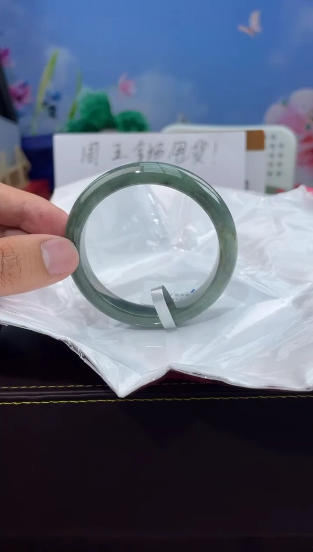 翡翠手镯未镶嵌9翡翠手镯