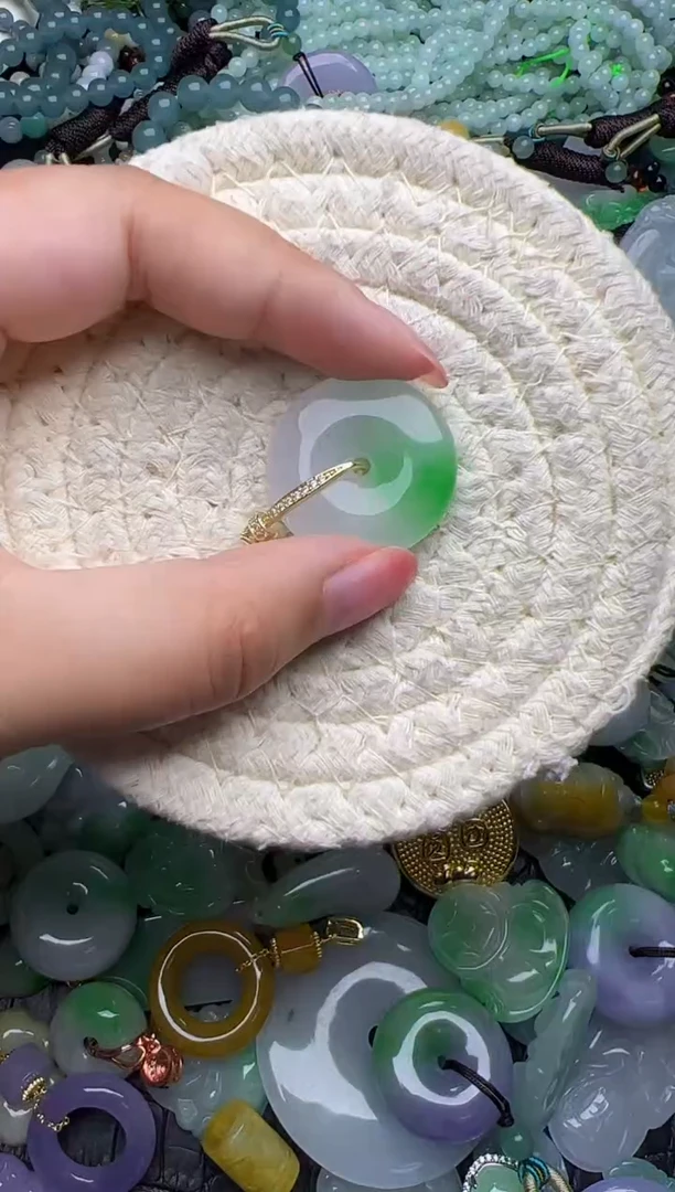 翡翠未镶嵌颈饰天然缅甸翡翠吊坠