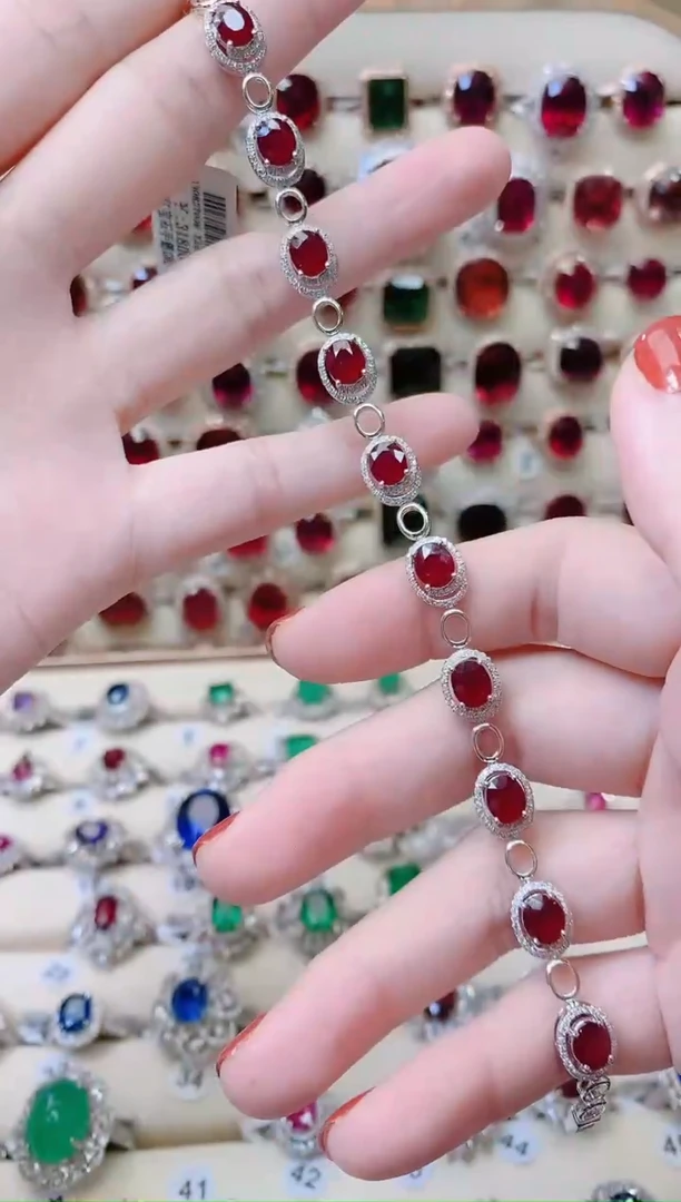 18K金镶嵌手链红宝石1