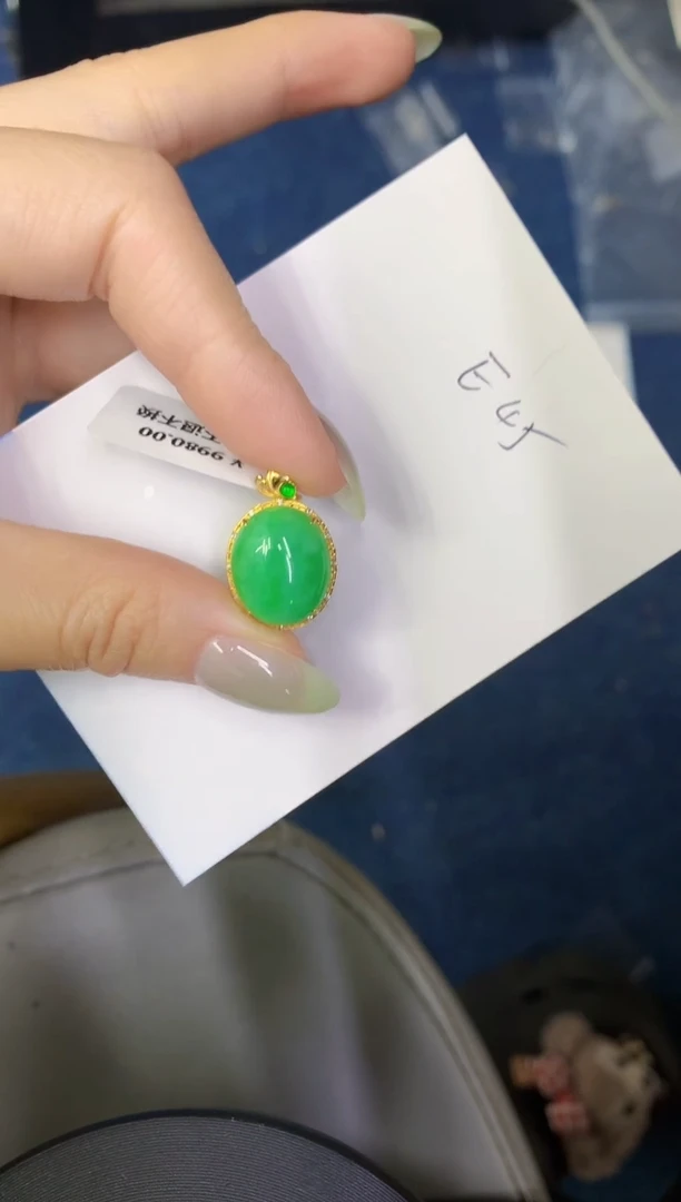 翡翠18K金镶嵌颈饰缅甸天然翡翠A货