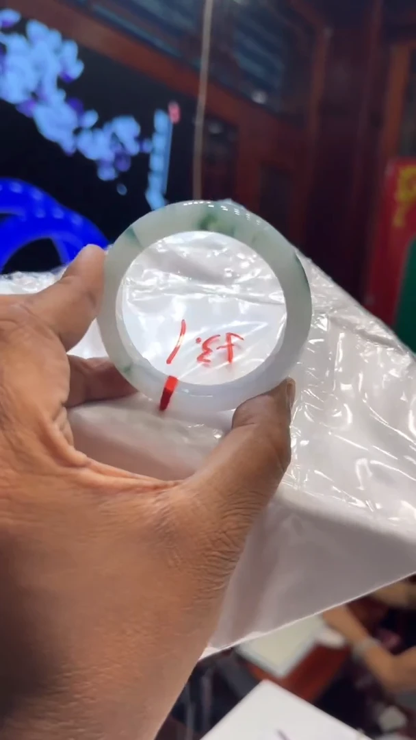 翡翠手镯未镶嵌手镯