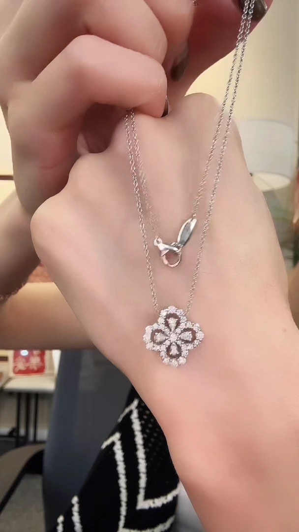 铂Pt950镶嵌套链天然钻石满钻幸运草套链