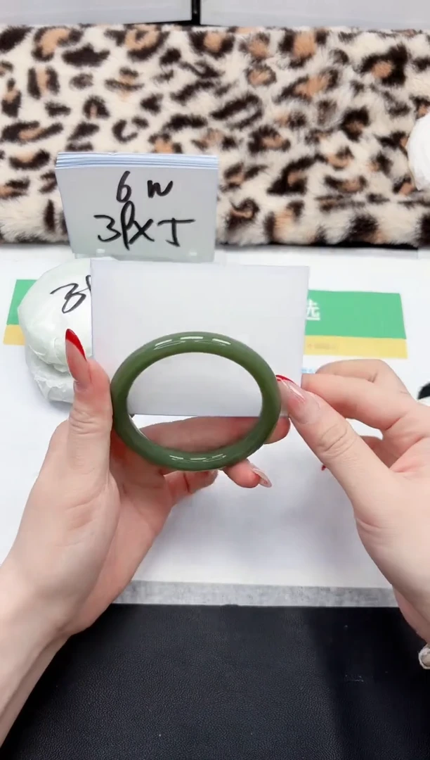 【闪购商品】石英质玉手镯未镶嵌292-57