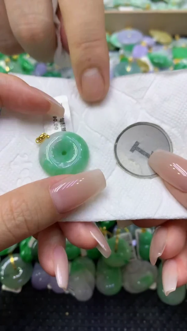 颈饰未镶嵌翡翠天然缅甸翡翠A货