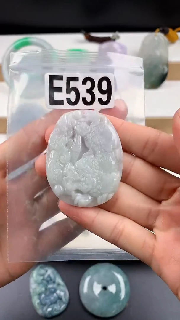颈饰未镶嵌翡翠天然翡翠吊坠挂件