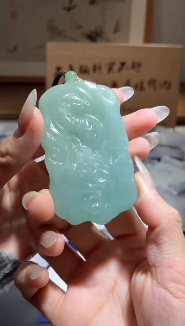 吊坠(不含链)未镶嵌翡翠龙牌