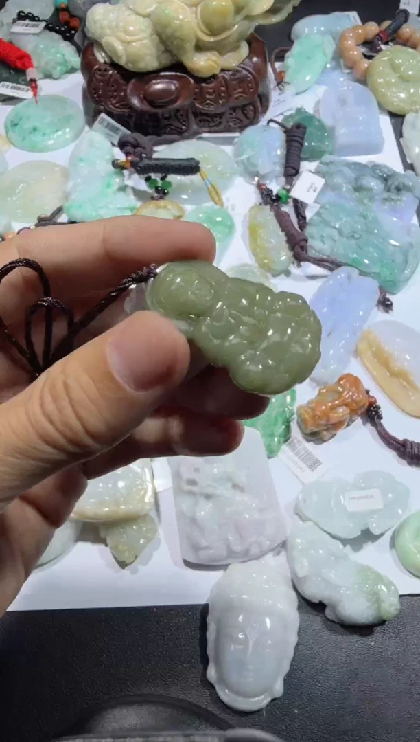 【闪购商品】翡翠颈饰未镶嵌00005428