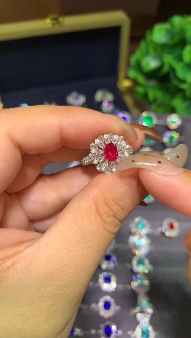 18K金镶嵌戒指红宝石1.04ct