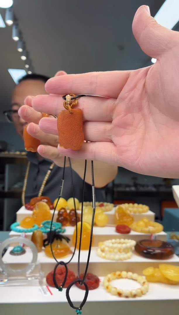 琥珀颈饰未镶嵌吊坠