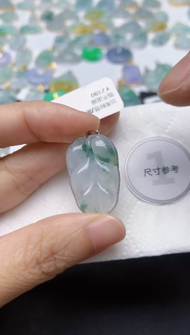翡翠18K金镶嵌颈饰天然缅甸A货翡翠