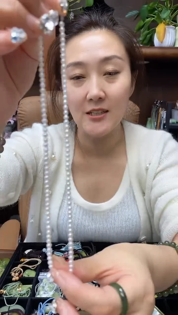 颈饰未镶嵌淡水珍珠·