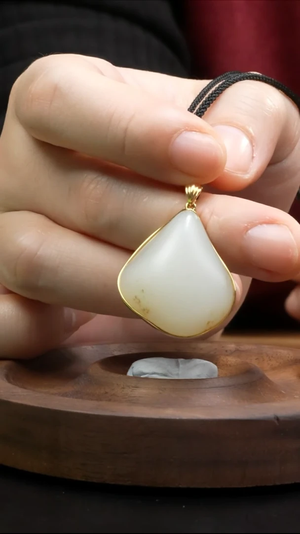 【闪购商品】和田玉吊坠(不含链)18K金镶嵌12.9克和田玉原石