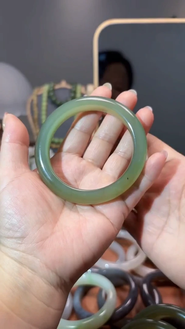 和田玉手镯未镶嵌1