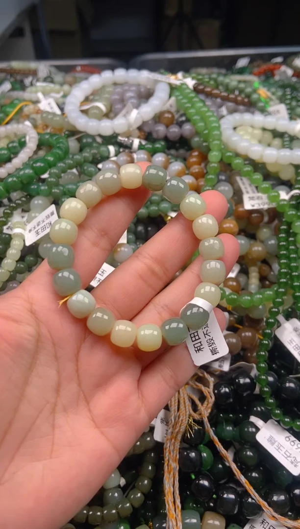 和田玉未镶嵌颈饰1