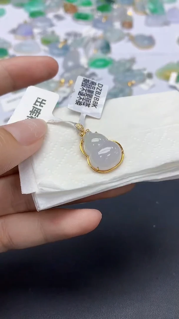翡翠18K金镶嵌颈饰天然缅甸a货翡翠