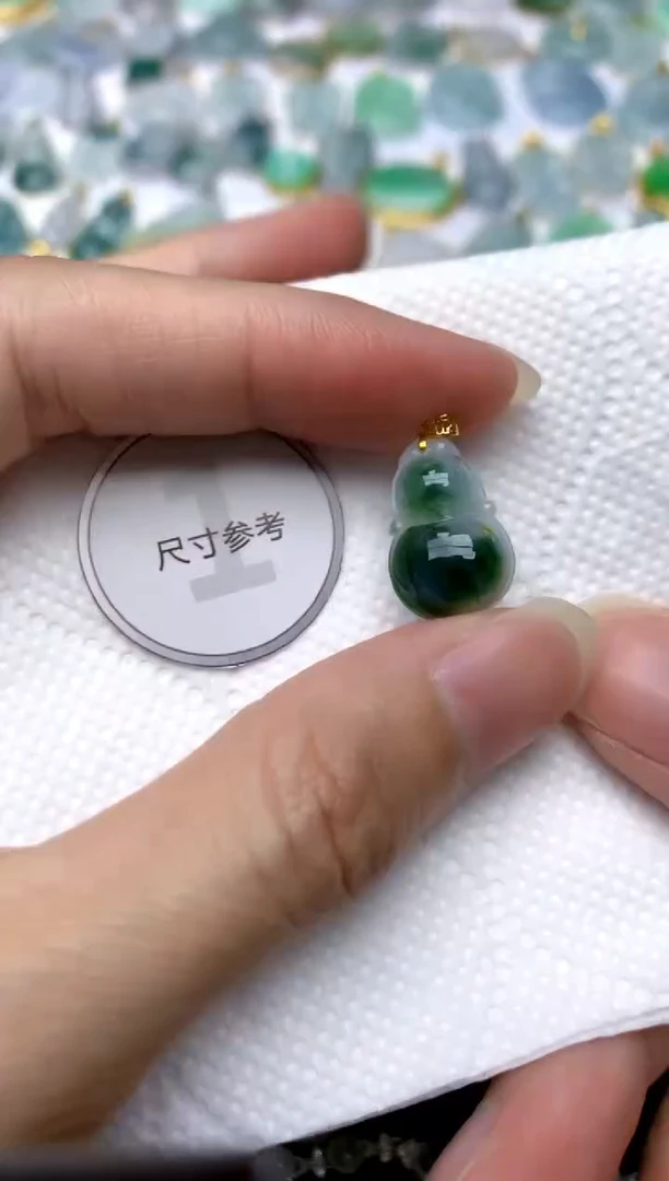 颈饰18K金镶嵌翡翠天然A货翡翠