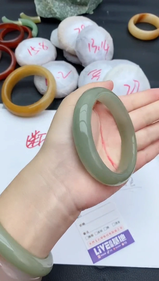 未镶嵌手镯石英质玉61+60/61