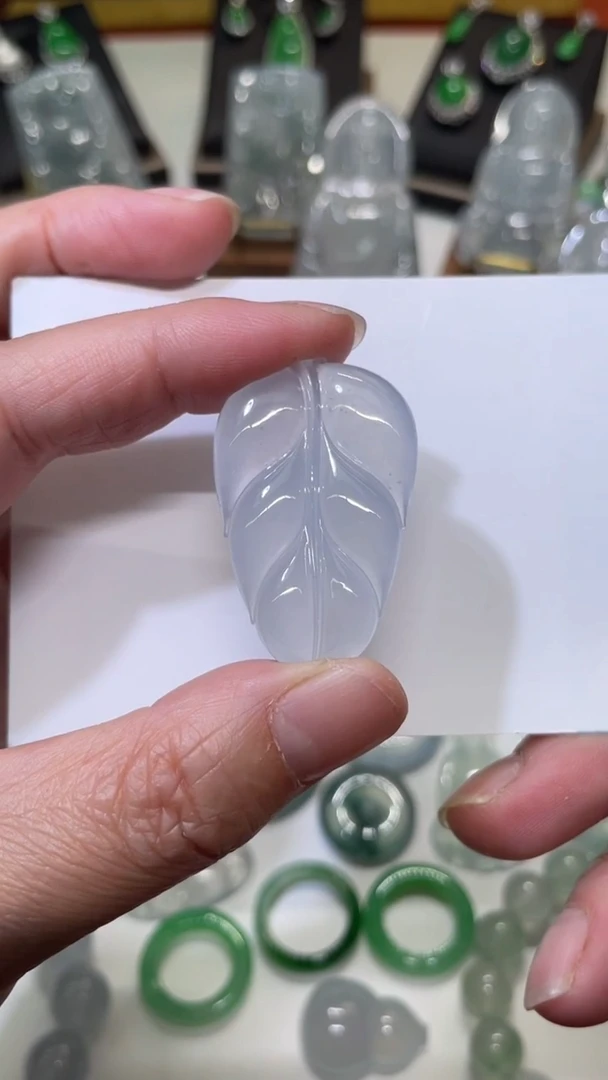 颈饰未镶嵌翡翠叶子38.8/24.9/4.5