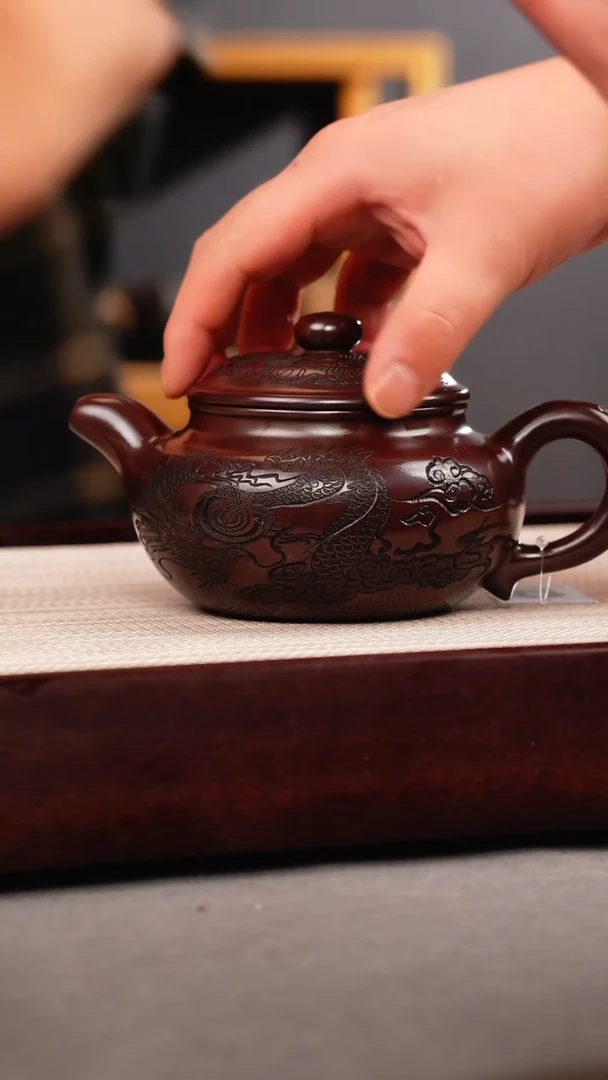 茶壶紫砂石红 仿古 刻龙