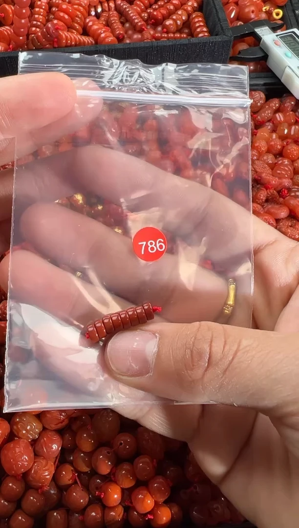 【闪购商品】南红玛瑙颈饰未镶嵌1