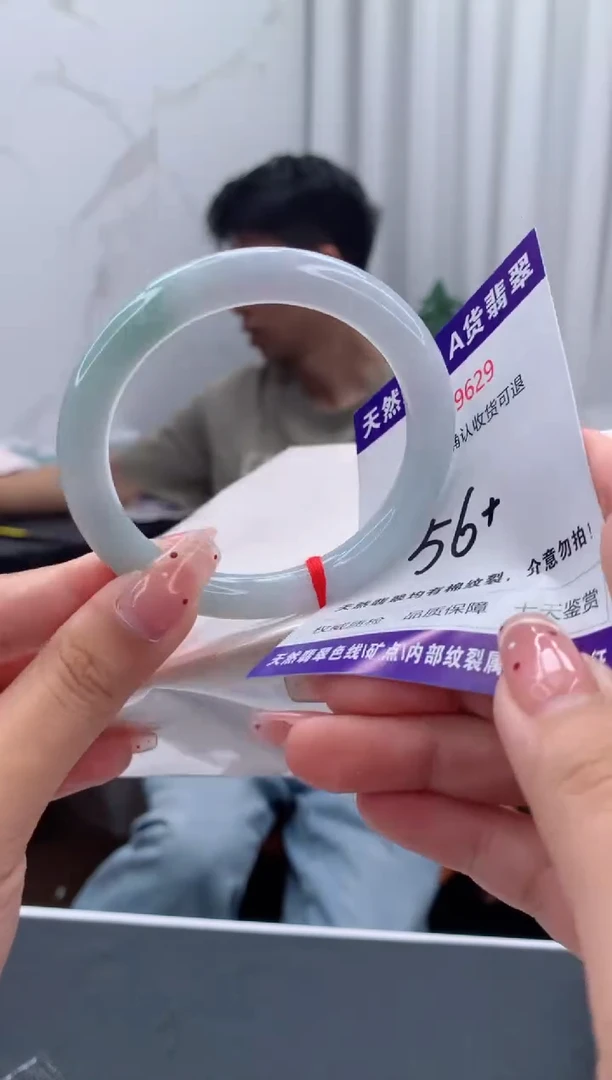 未镶嵌手镯翡翠有纹，完美者勿拍