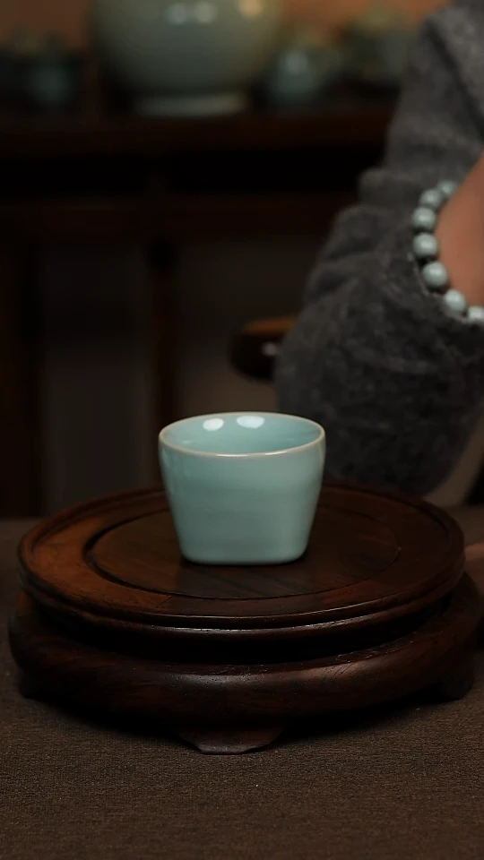 瓷片天青色天圆地方杯80ml微瑕不带礼盒