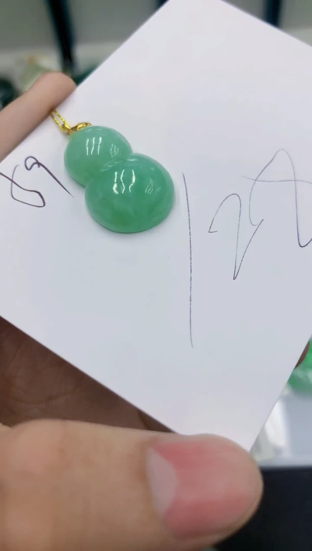 翡翠18K金镶嵌颈饰1111111111111