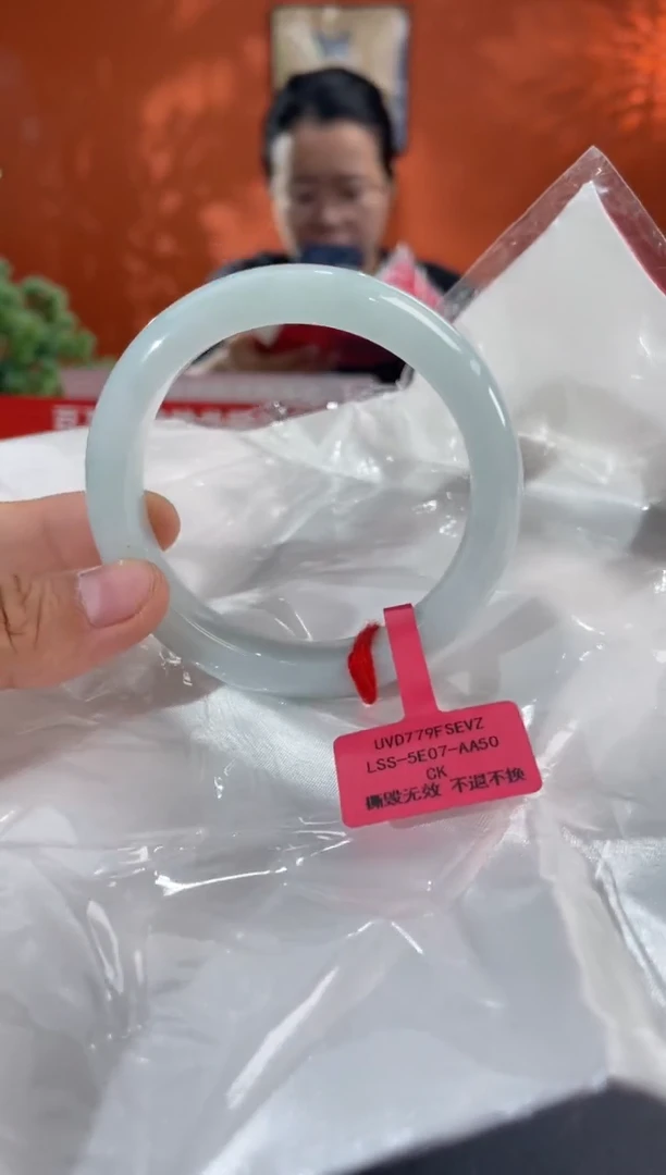未镶嵌手镯翡翠(****)翡翠手镯