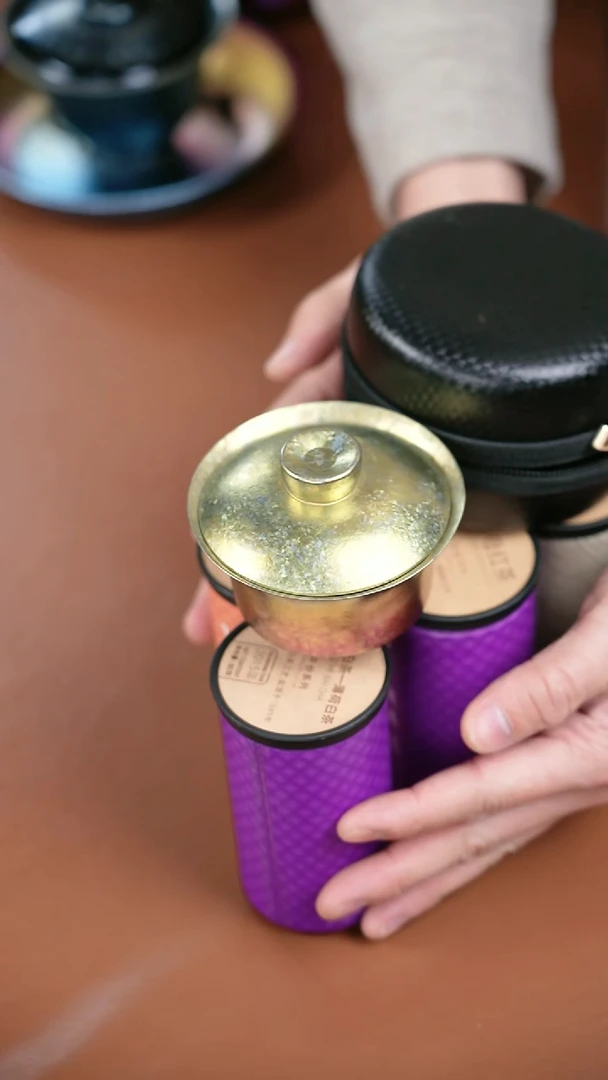 辉哥粉丝福利 小盲盒 6罐岩岩+无敌盖碗（颜色随机）