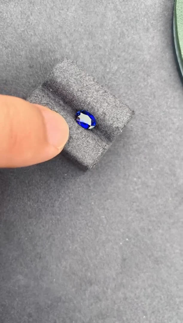 蓝宝石裸石未镶嵌1.1ct皇家蓝AC