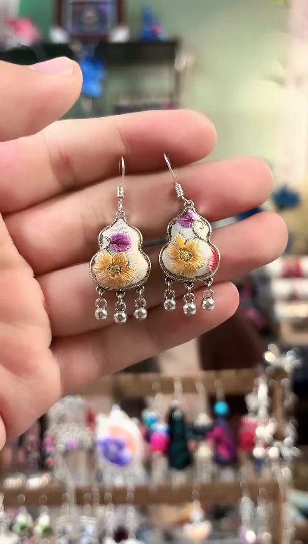 彩云南阁非遗老绣饰品037